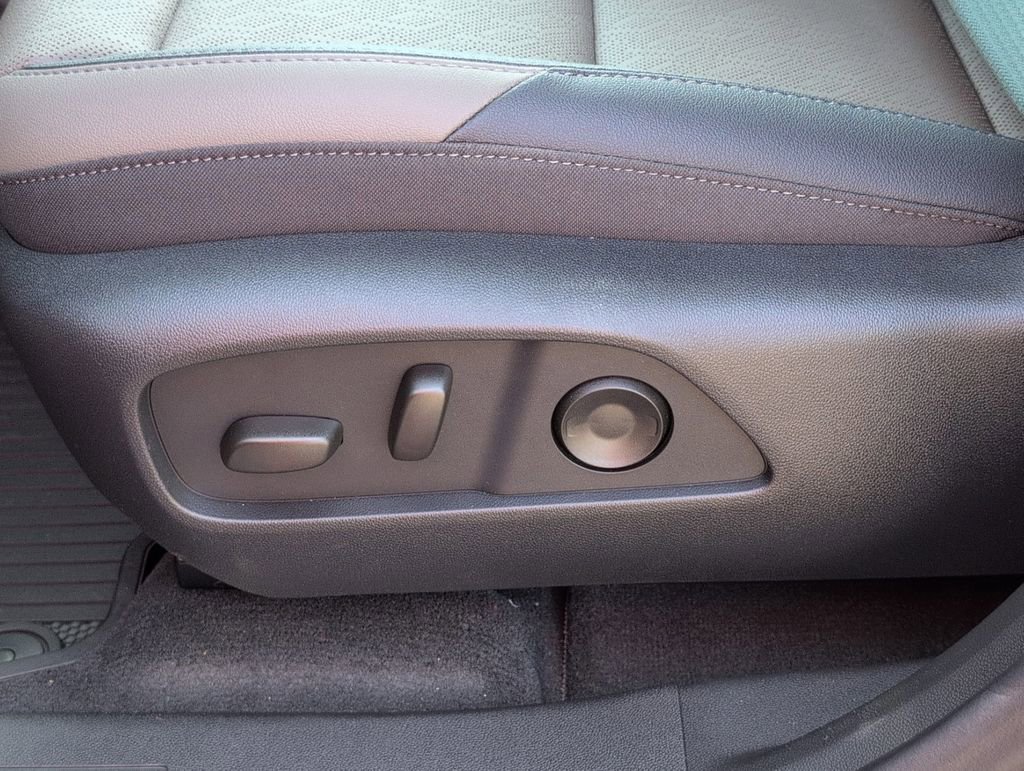 New 2026 Chevrolet Equinox LT w/ Convenience Package II FWD image 15