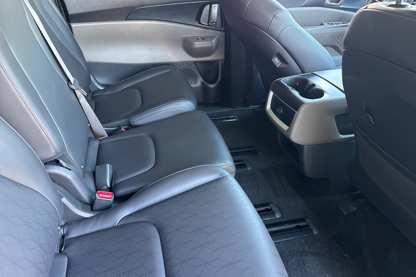 Used 2026 Kia Carnival FWD image 33