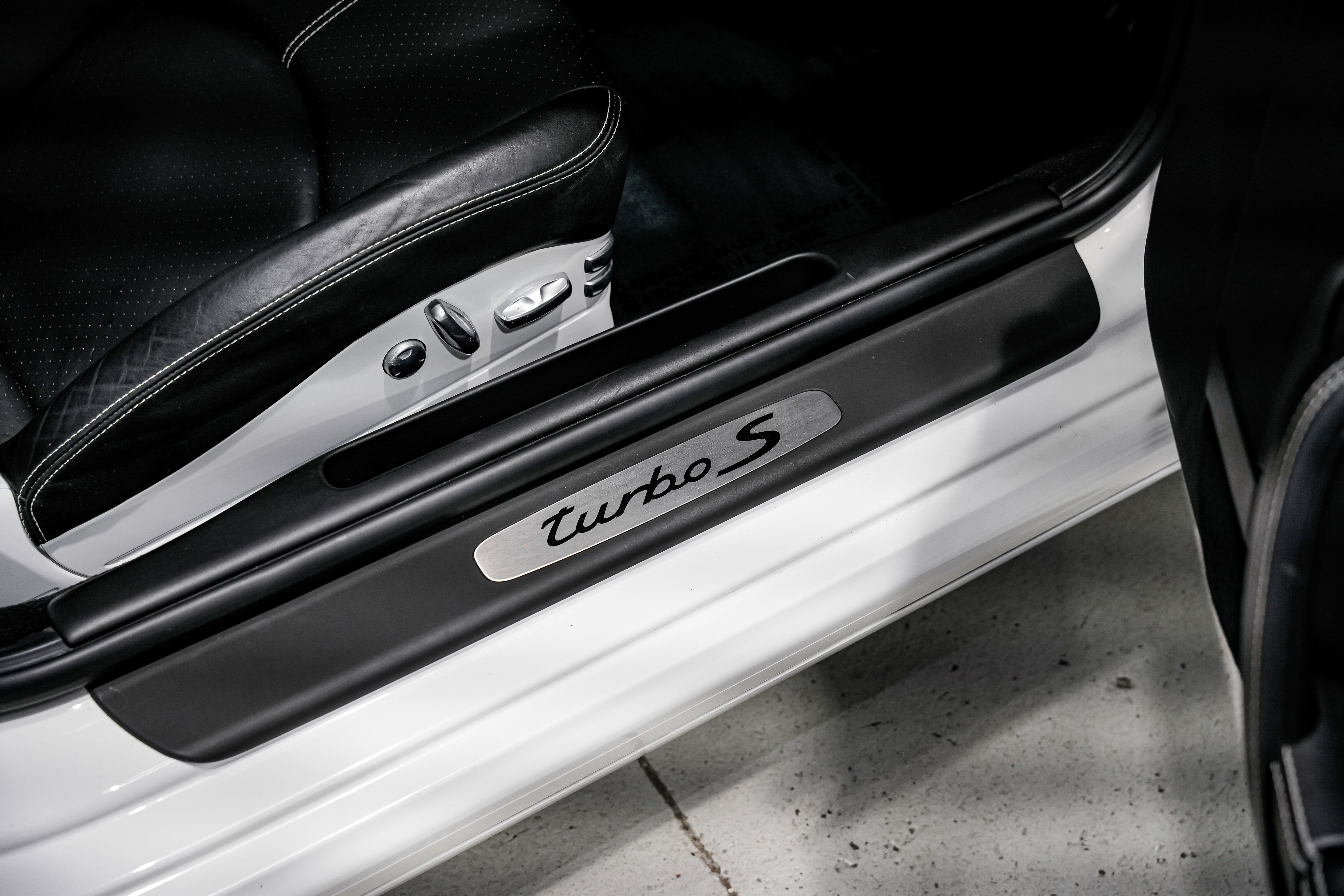 Used 2011 Porsche 911 Turbo S image 28