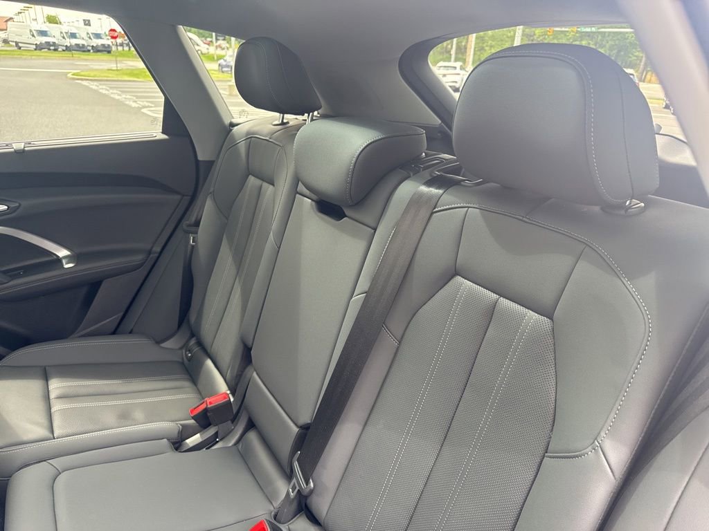 Used 2025 Audi Q5 Premium Plus w/ Premium Plus AWD/4WD image 18
