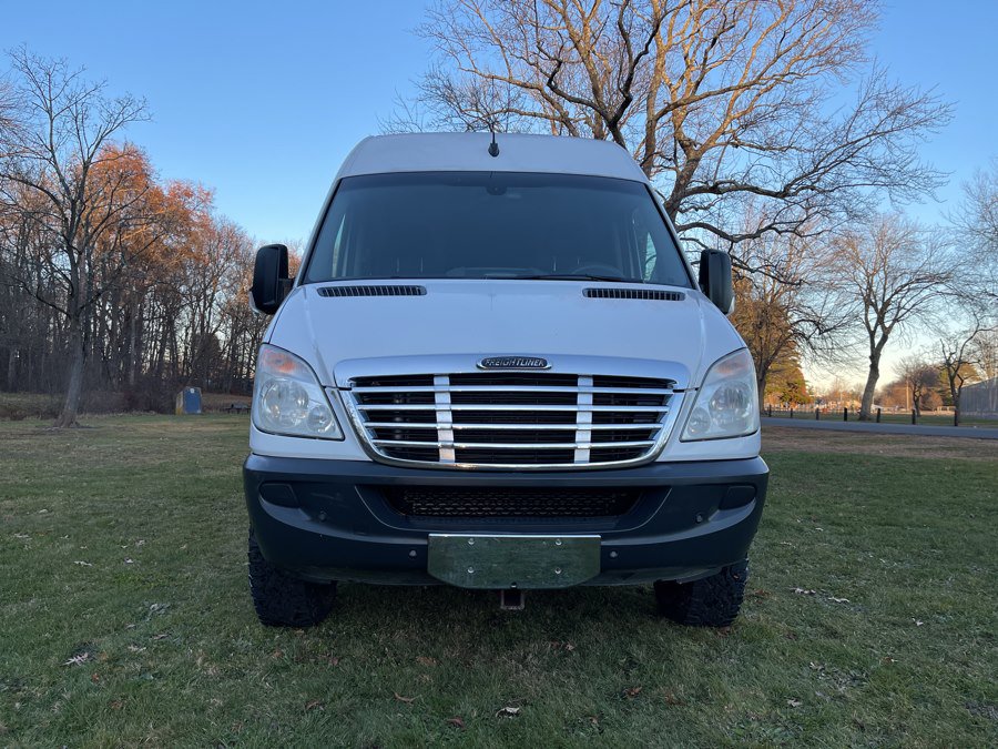 Used 2011 Freightliner Sprinter 2500 RWD image 9
