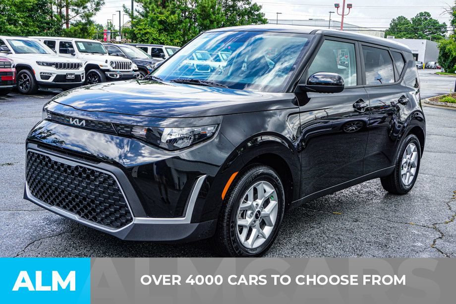 Used 2025 Kia Soul LX w/ LX Technology Package FWD image 2