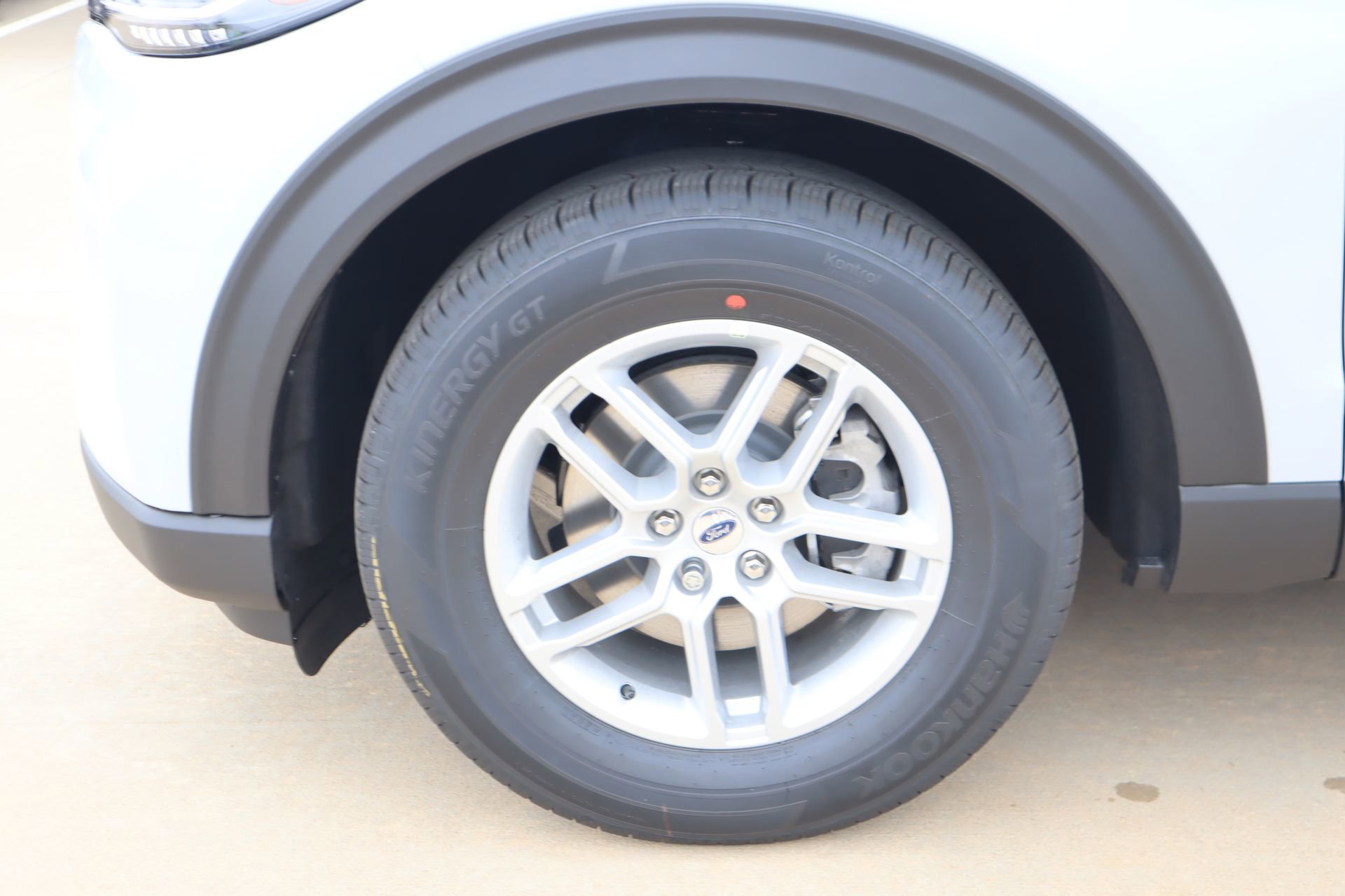 New 2026 Ford Explorer Active RWD image 19