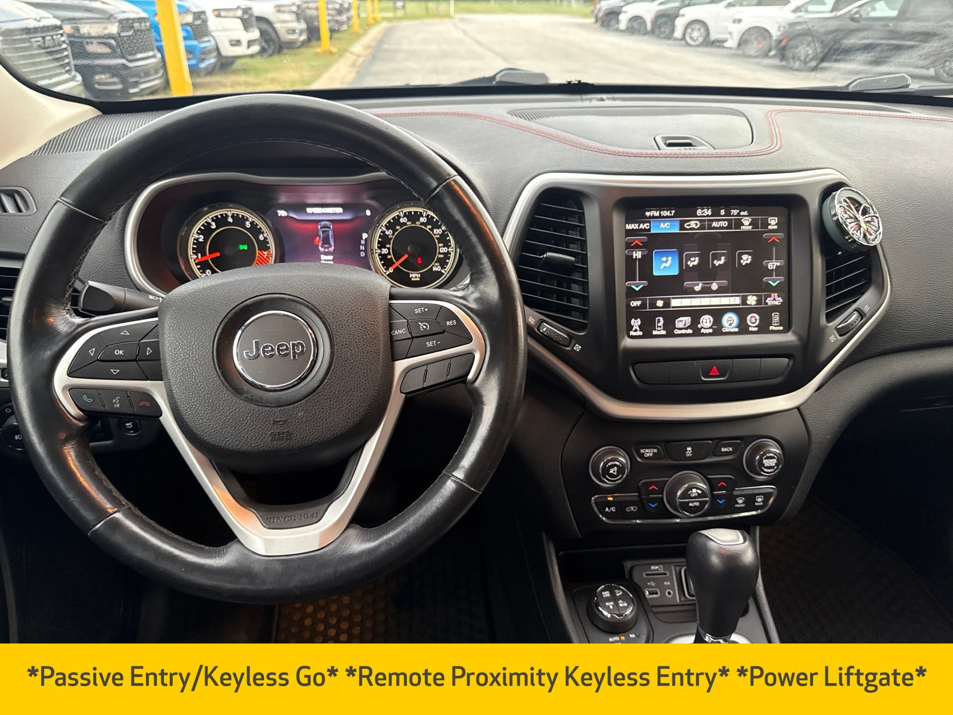 Used 2014 Jeep Cherokee Trailhawk w/ Comfort/Convenience Group AWD/4WD image 16