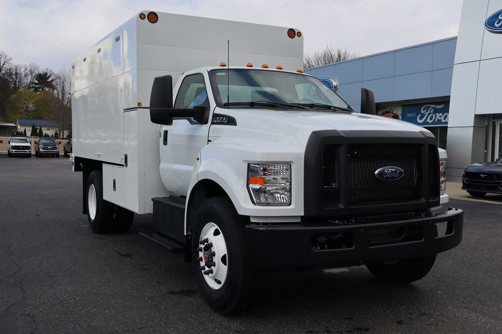 New 2027 Ford F750 2WD Regular Cab Super Duty image 2