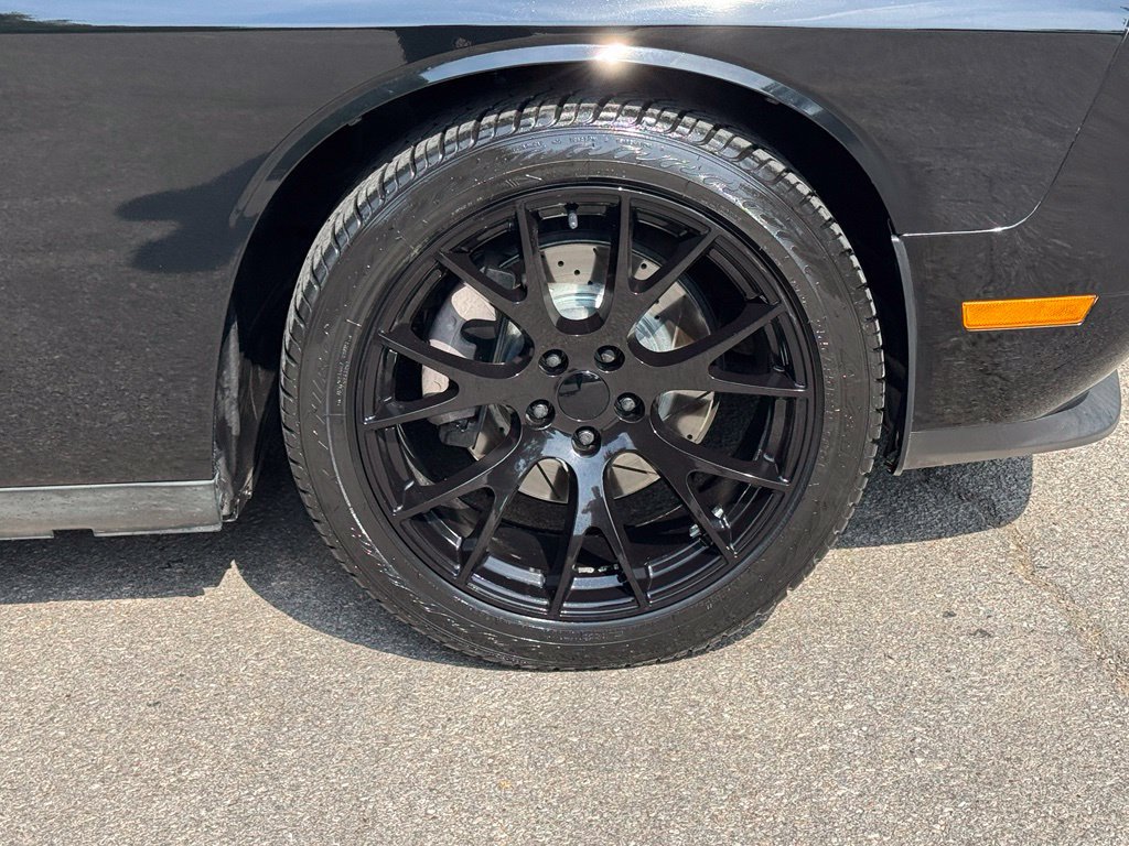 Used 2014 Dodge Challenger R/T RWD image 8