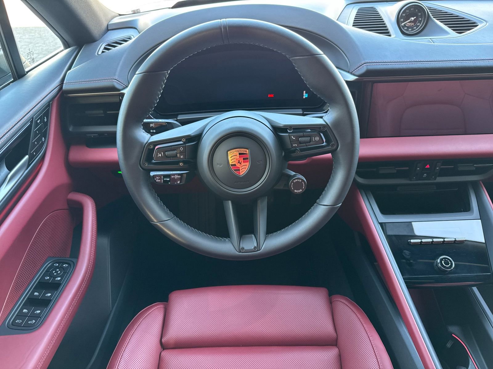 Certified 2025 Porsche Macan 4 Electric AWD/4WD image 16