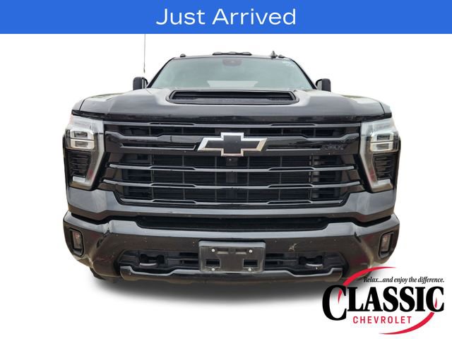 Used 2024 Chevrolet Silverado 2500 LT w/ Midnight Edition AWD/4WD image 3