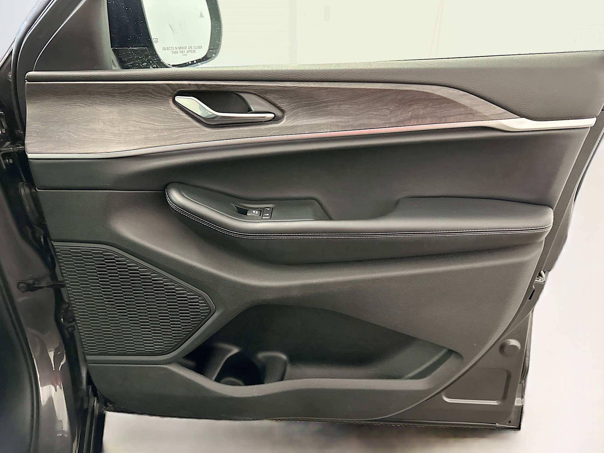 Used 2024 Jeep Grand Cherokee L Limited w/ Luxury Tech Group II image 36