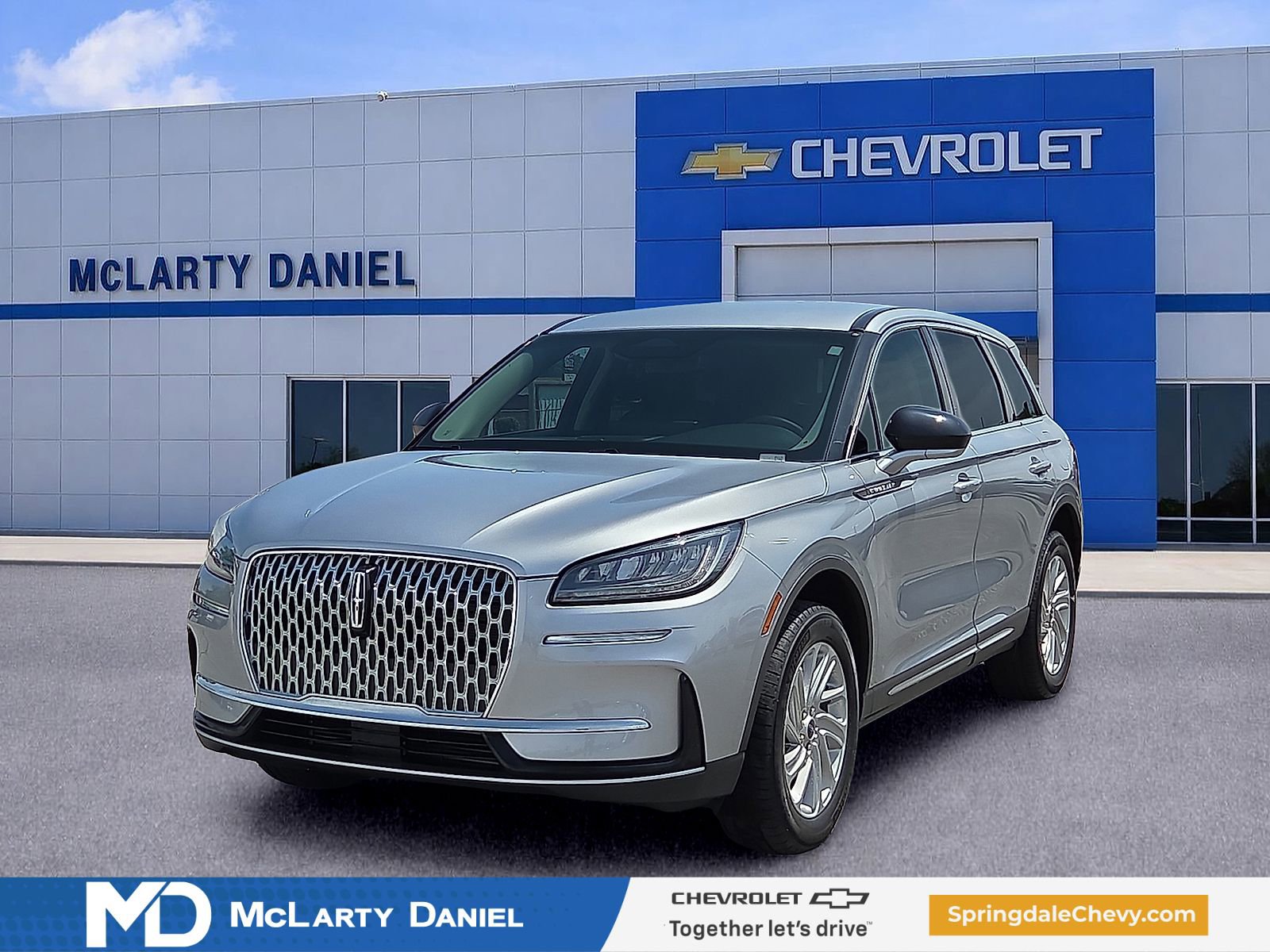 Used 2024 Lincoln Corsair AWD image 2