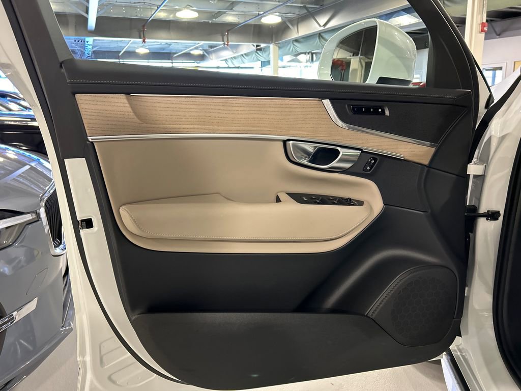 Used 2026 Volvo XC90 B6 Core w/ Protection Package image 9