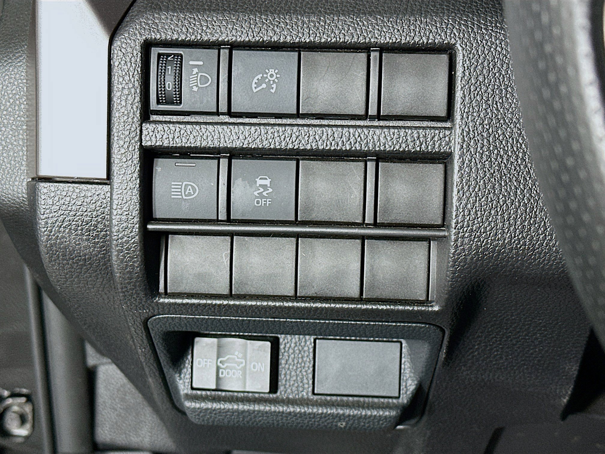 Used 2025 Toyota Tacoma TRD Off-Road image 17