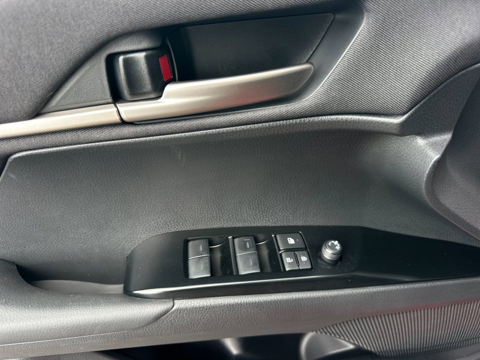 Used 2025 Toyota Camry LE w/ Convenience Package image 11