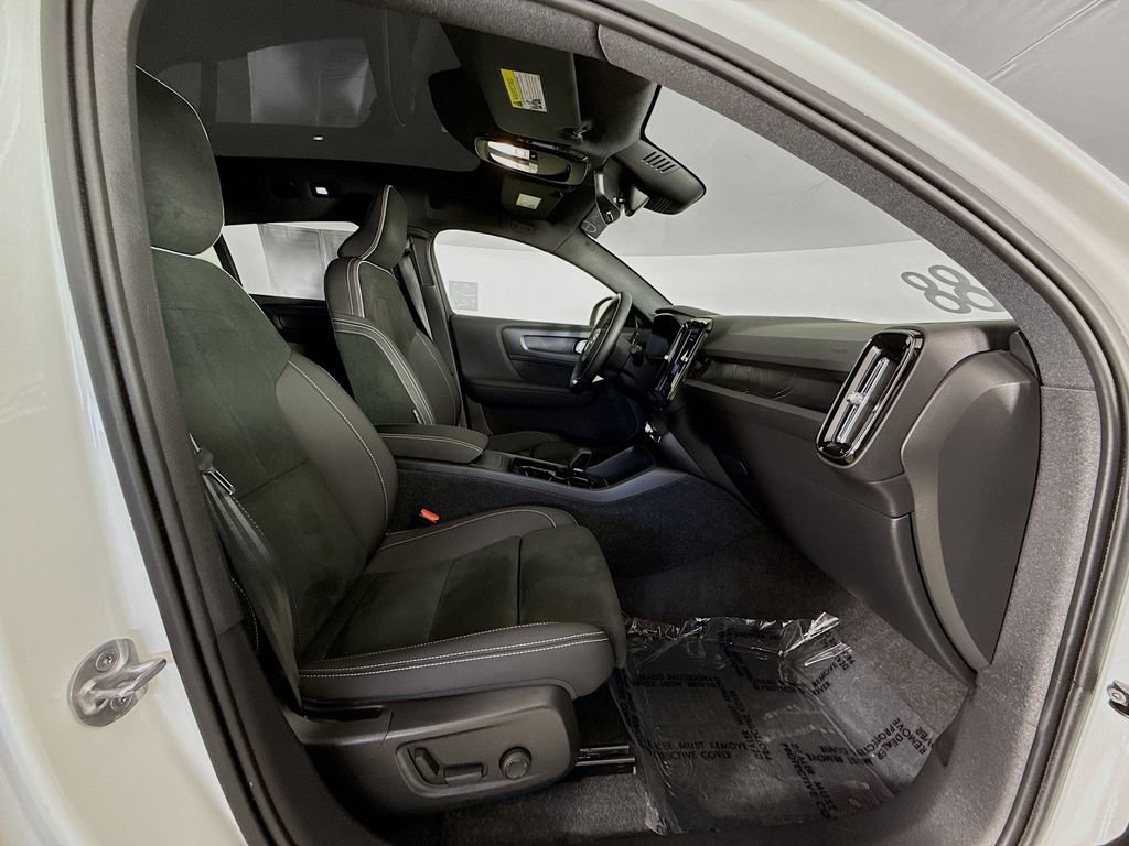 Certified 2023 Volvo C40 P8 Recharge Ultimate w/ Protection Package Premier image 30