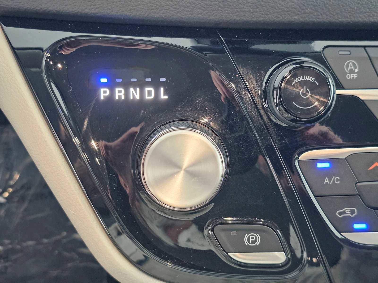 Used 2024 Chrysler Pacifica Touring-L image 30