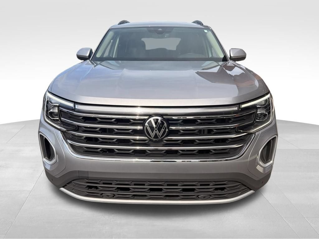 Used 2025 Volkswagen Atlas SE FWD image 2