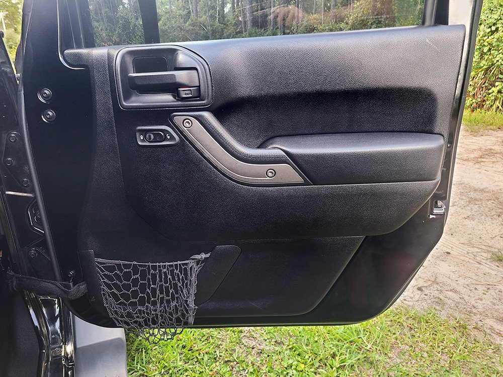 Used 2013 Jeep Wrangler Unlimited Sahara w/ Dual Top Group AWD/4WD image 25