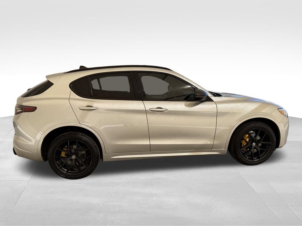 Used 2021 Alfa Romeo Stelvio Ti Sport AWD/4WD image 7