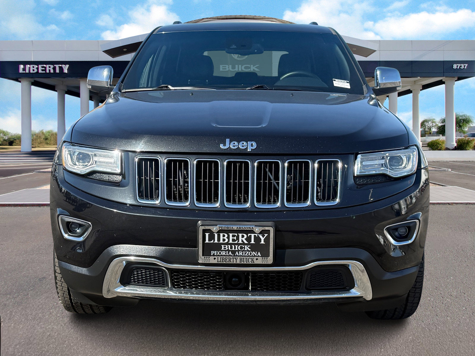 Used 2015 Jeep Grand Cherokee Limited w/ Luxury Group II image 4