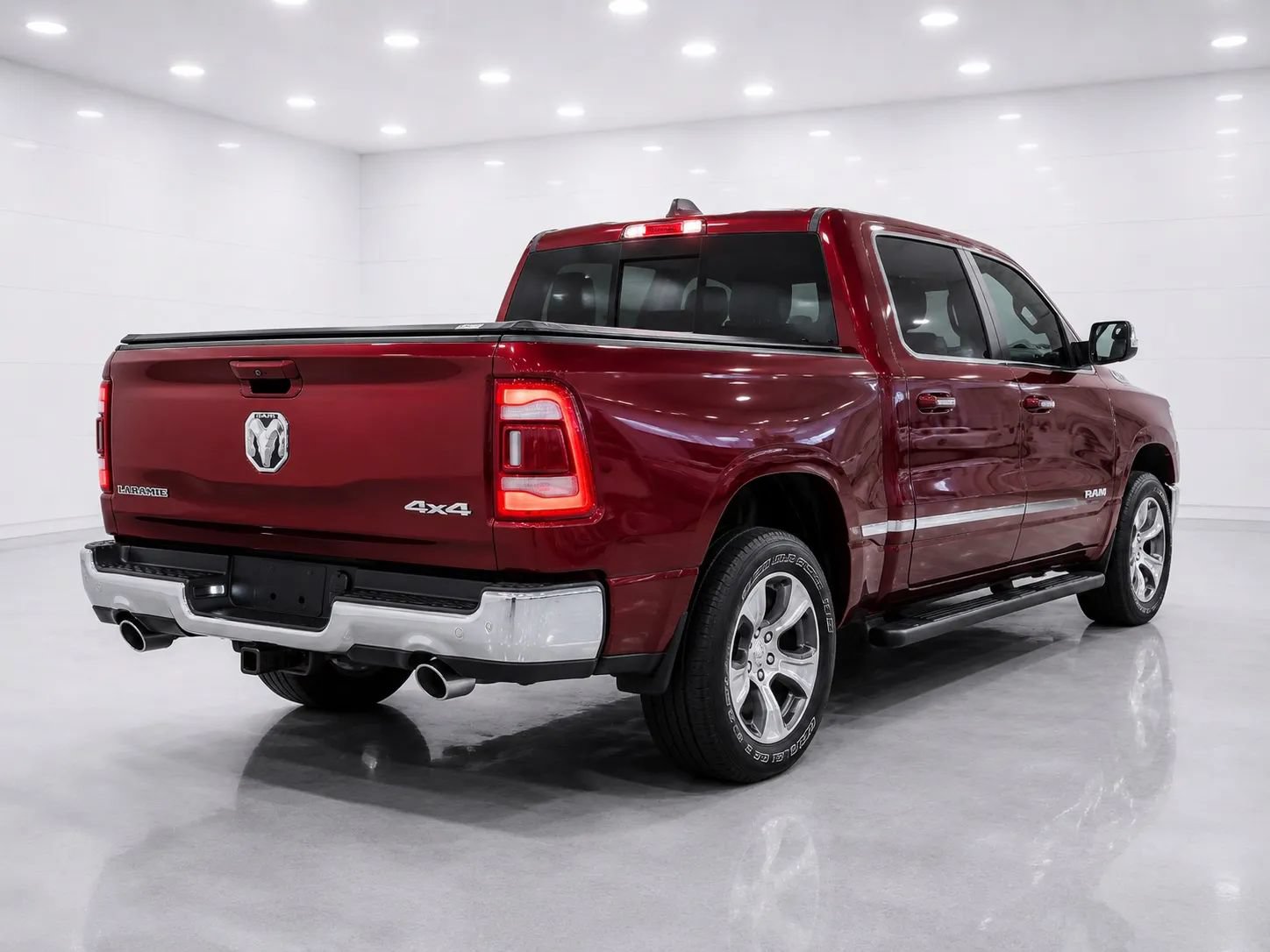 Used 2023 RAM 1500 Laramie AWD/4WD image 5