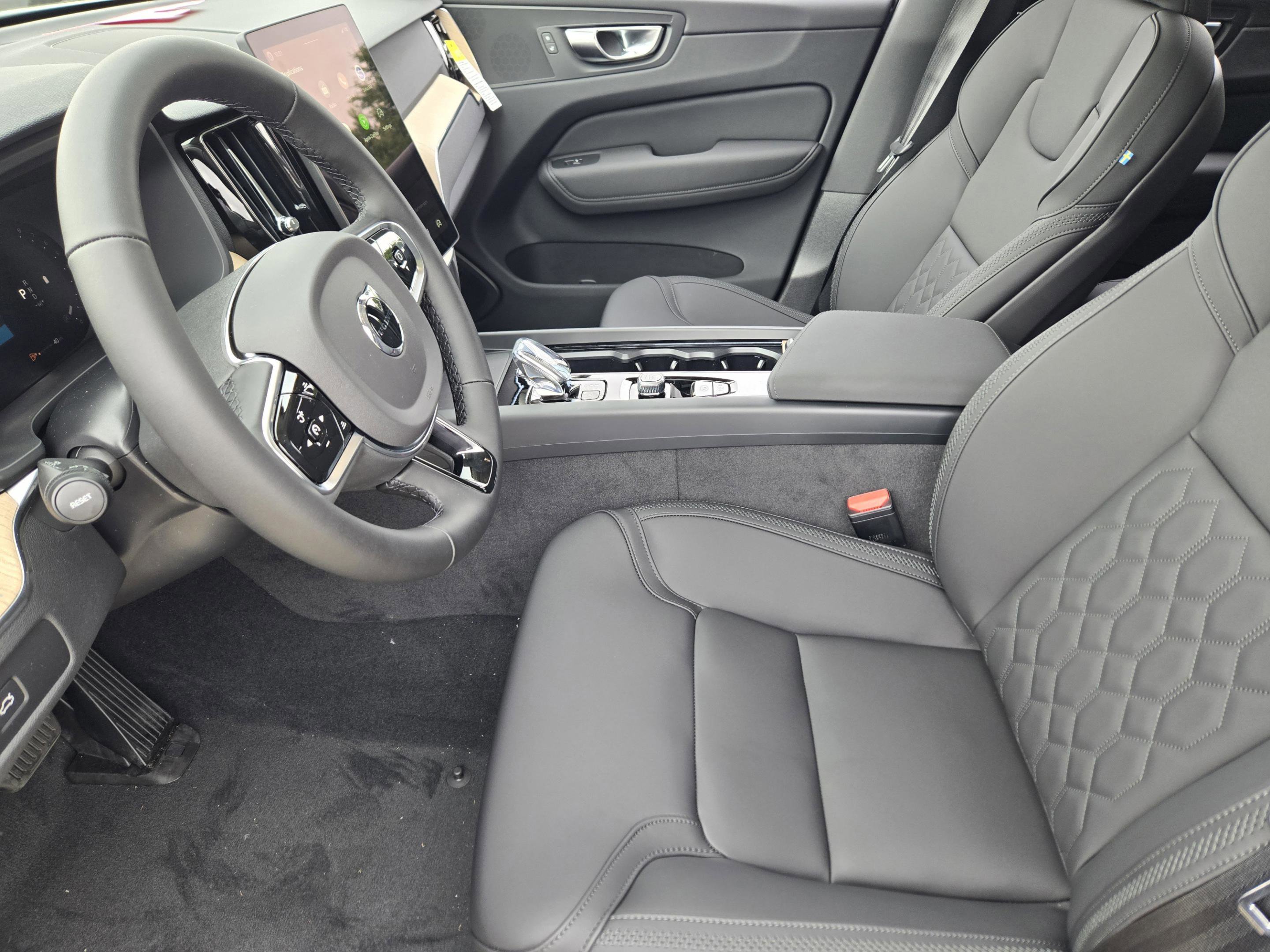New 2026 Volvo XC60 B5 Plus w/ Protection Package Premier AWD/4WD image 10