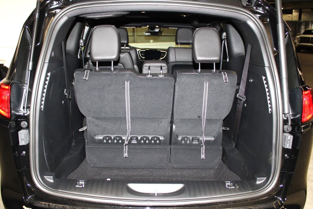 New 2026 Chrysler Voyager LX image 30