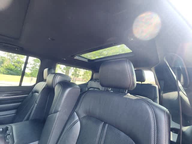 Used 2022 Jeep Wagoneer Series III w/ Premium Group I AWD/4WD image 23