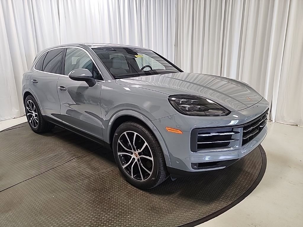 Certified 2025 Porsche Cayenne AWD/4WD image 38