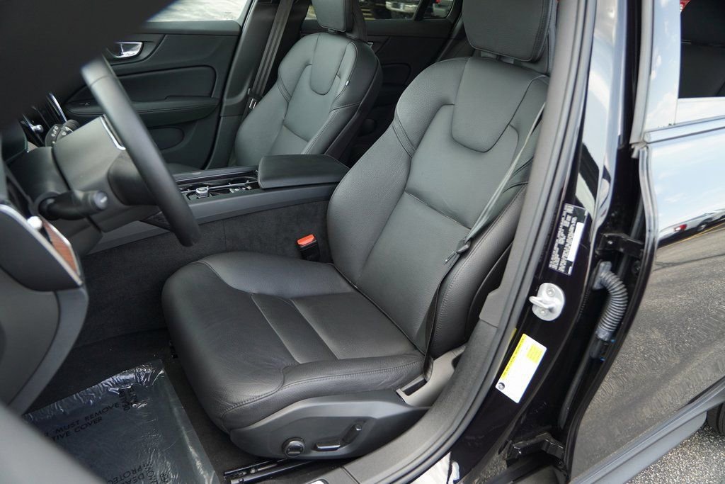 Used 2024 Volvo V60 B5 Cross Country Plus image 9