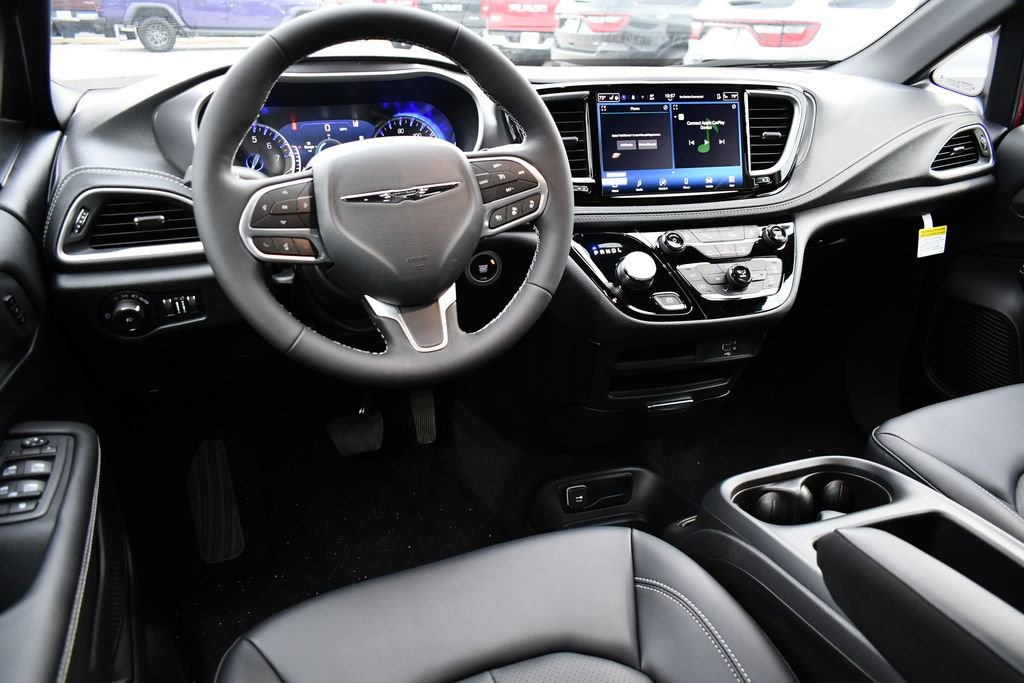 New 2026 Chrysler Pacifica Select image 10