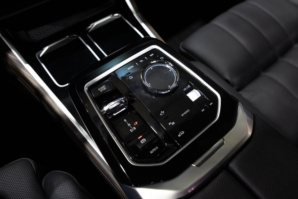 Used 2025 BMW i7 xDrive60 image 56