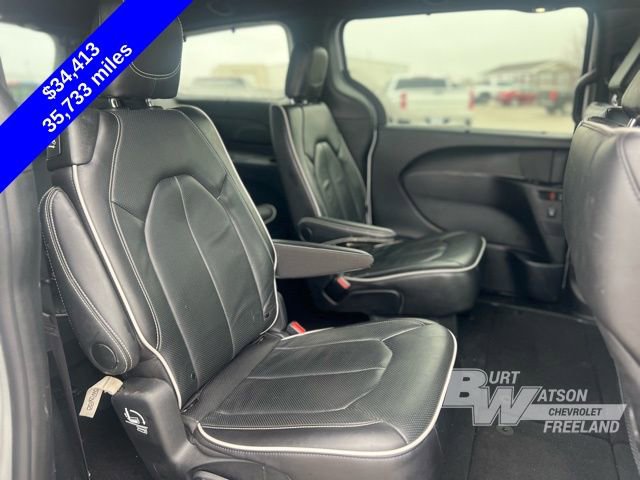 Used 2025 Chrysler Pacifica Limited image 22