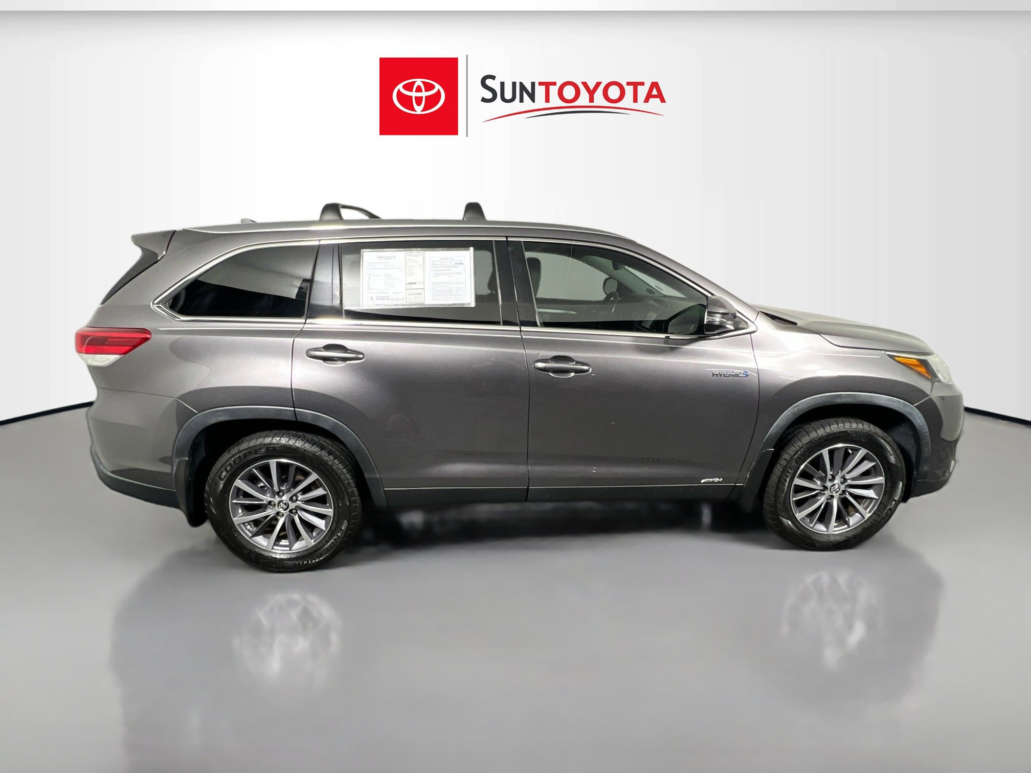 Used 2019 Toyota Highlander XLE image 2