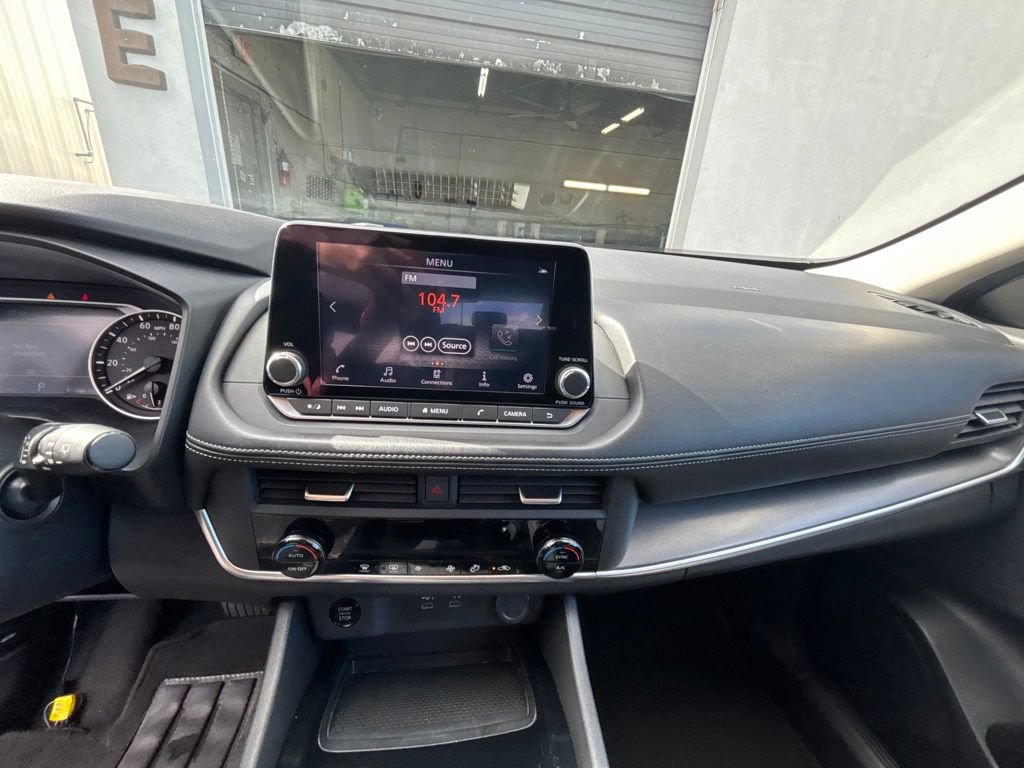 Used 2024 Nissan Rogue SV AWD/4WD image 14
