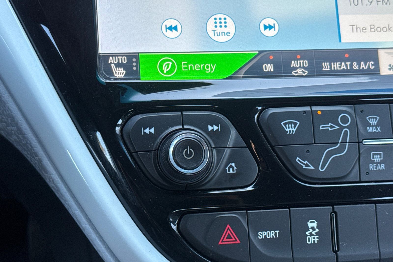 Used 2017 Chevrolet Bolt LT FWD image 30