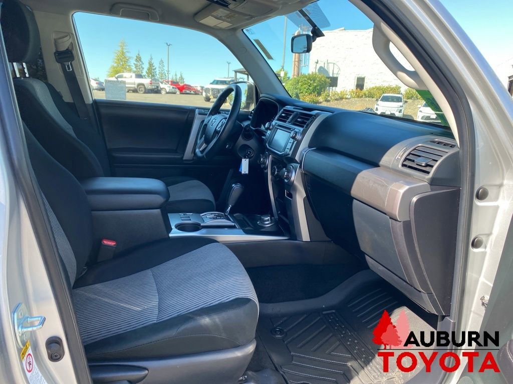 Used 2016 Toyota 4Runner SR5 AWD/4WD image 11
