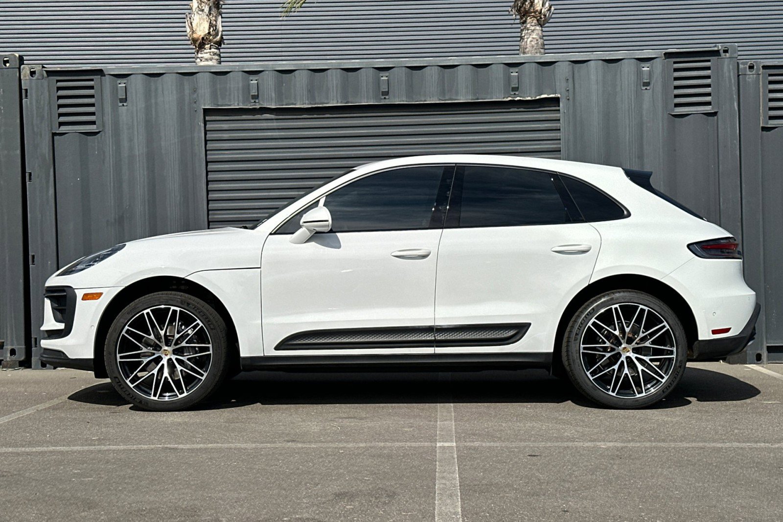 Certified 2024 Porsche Macan image 2