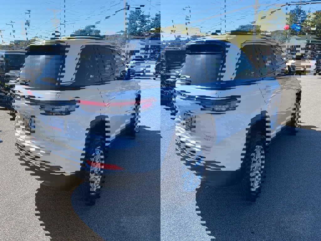 New 2025 Jeep Grand Cherokee image 7