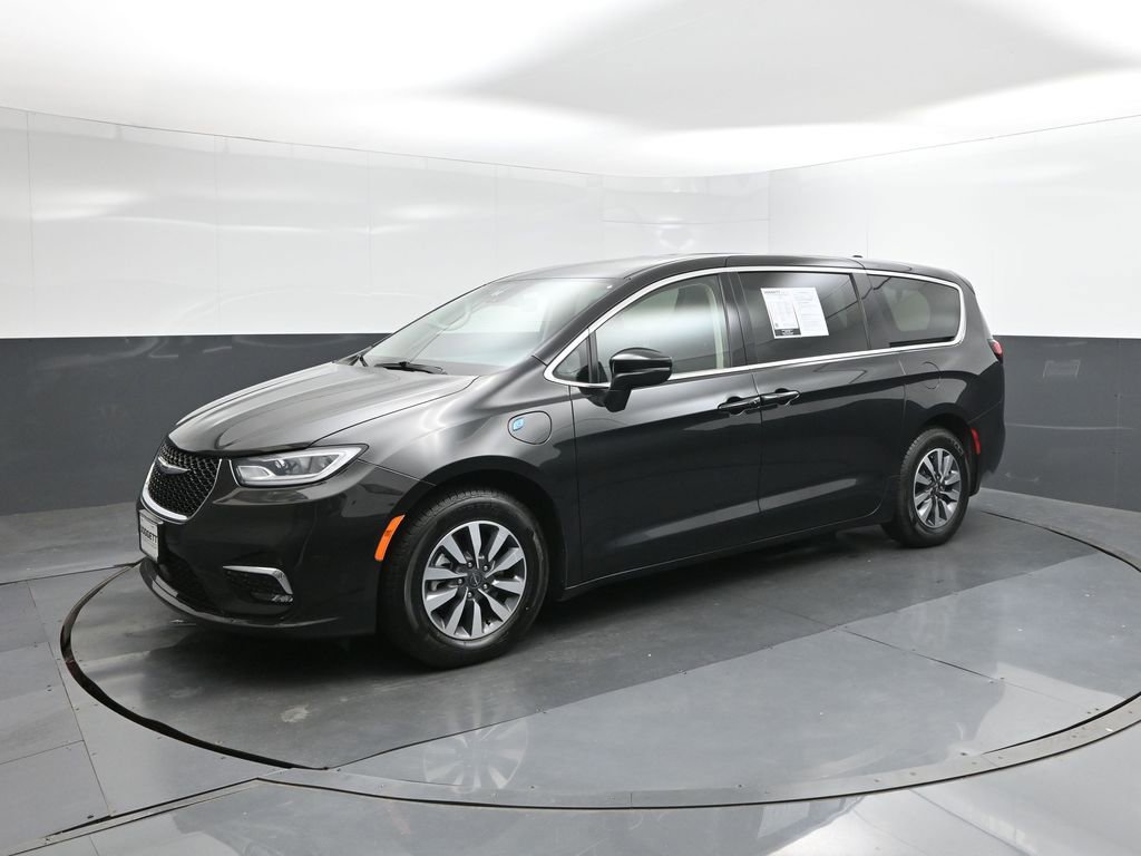 Used 2023 Chrysler Pacifica Touring-L