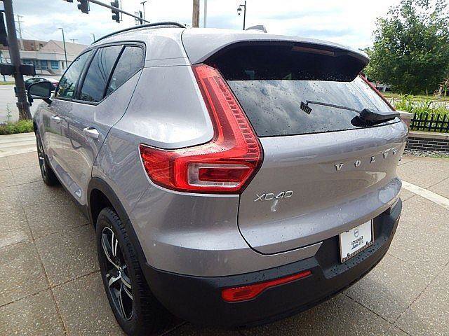 New 2026 Volvo XC40 B5 Core w/ Climate Package AWD/4WD image 9