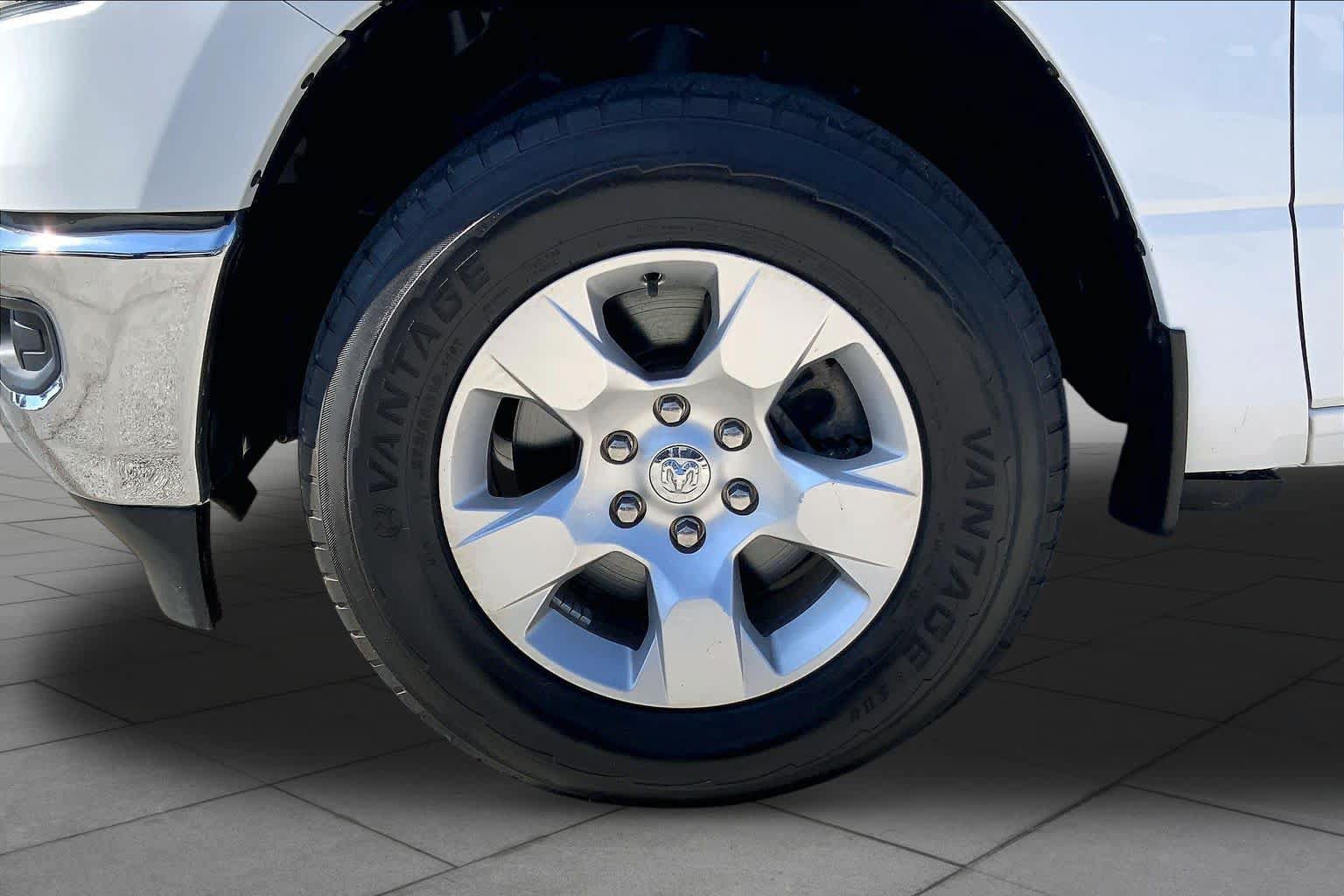 Used 2019 RAM 1500 Big Horn AWD/4WD image 11