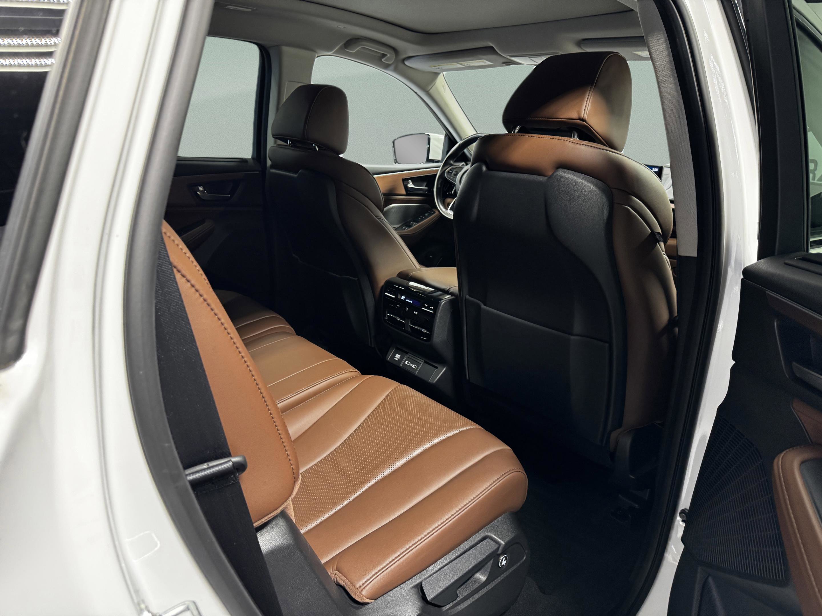 Certified 2023 Acura MDX FWD w/ Technology Package image 12