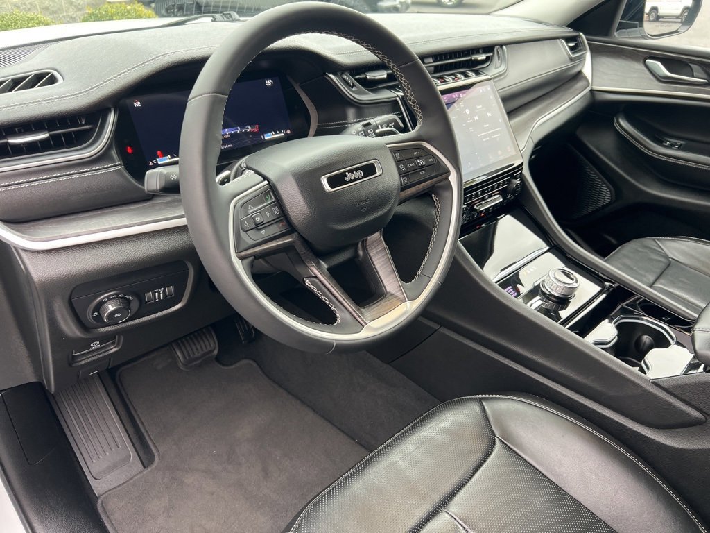 Used 2023 Jeep Grand Cherokee L Limited w/ Luxury Tech Group II image 17