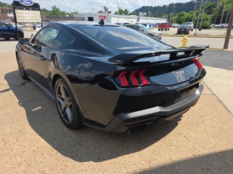 Used 2025 Ford Mustang GT RWD image 5