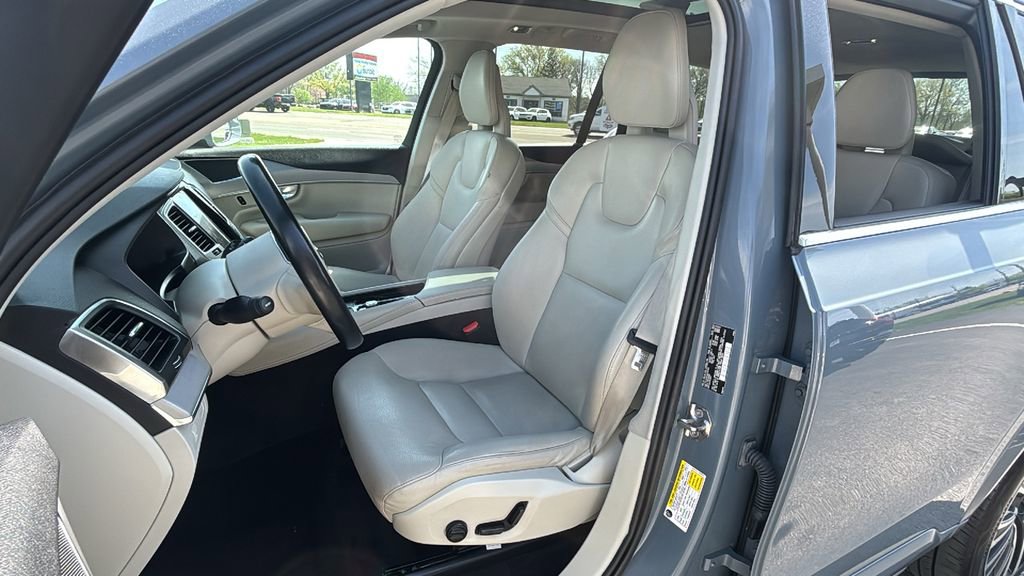 Used 2022 Volvo XC90 T5 Momentum w/ Climate Package image 27