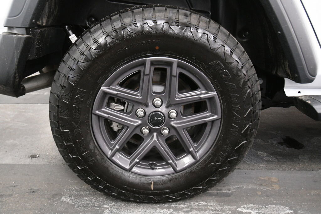 Used 2025 Jeep Wrangler Sport S image 29