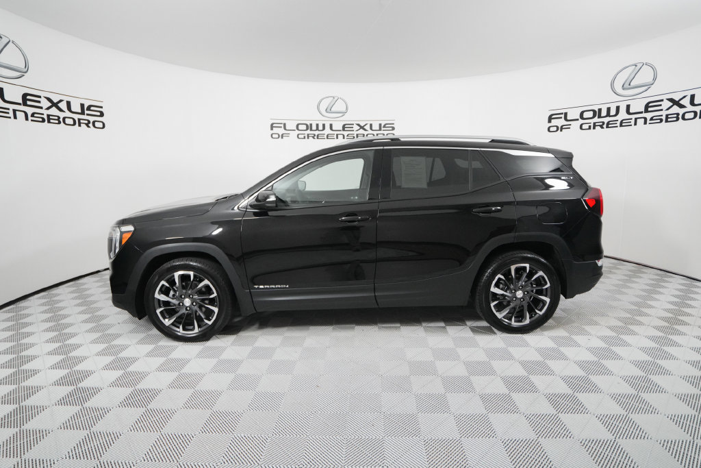 Used 2023 GMC Terrain SLT w/ Infotainment Package II FWD image 4