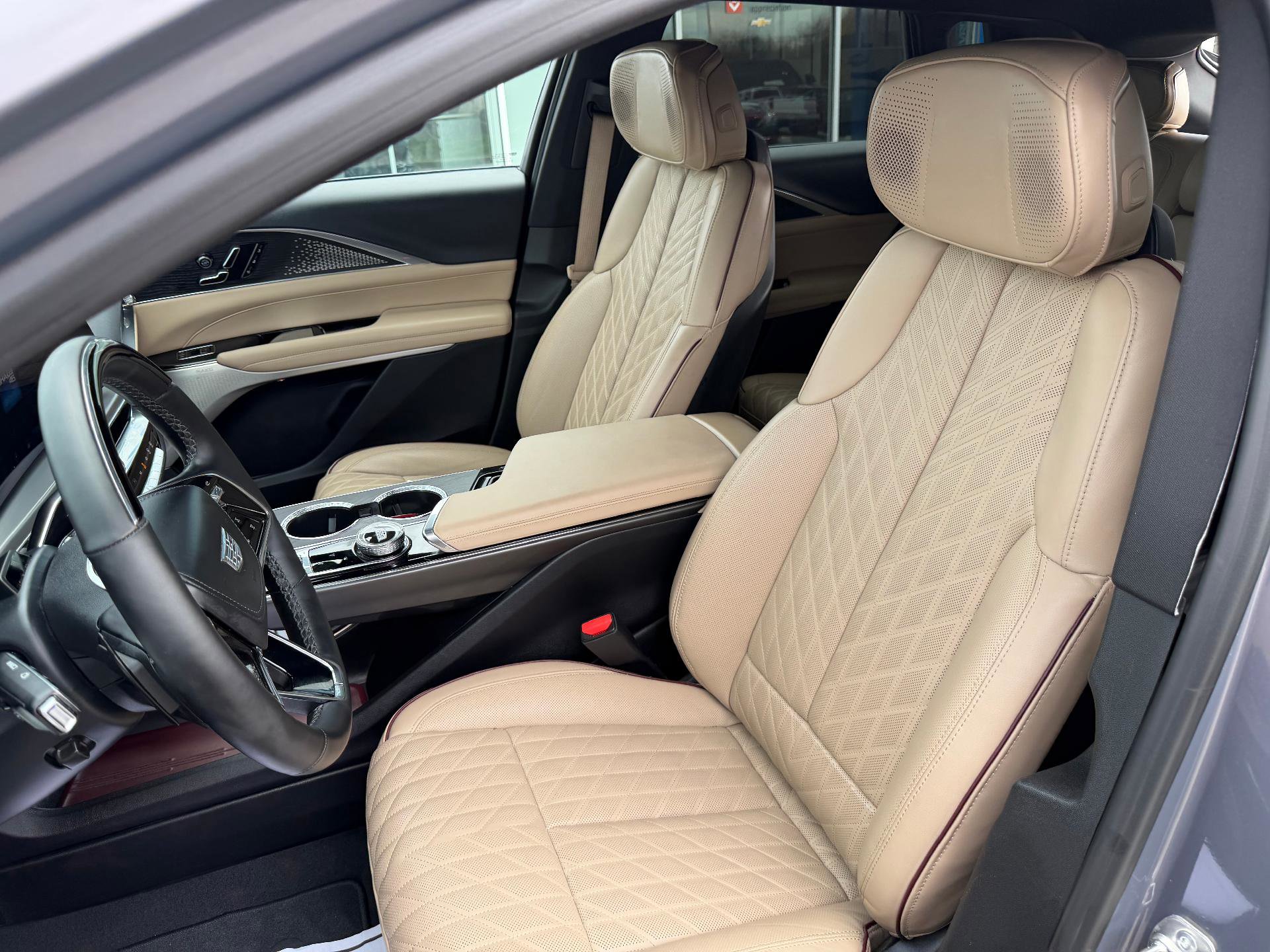 Certified 2024 Cadillac Lyriq Luxury w/ Nappa Leather Package image 15