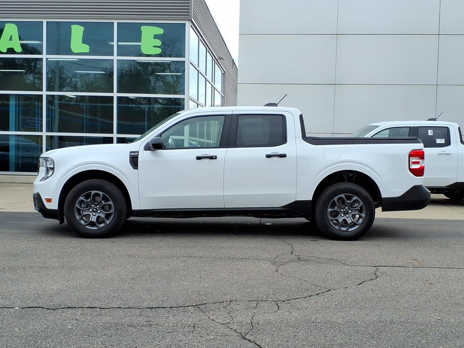 Certified 2025 Ford Maverick XLT w/ XLT Luxury Package AWD/4WD image 4