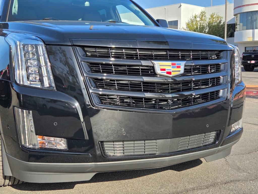 Used 2019 Cadillac Escalade Premium Luxury w/ Escalade Sport Edition AWD/4WD image 7
